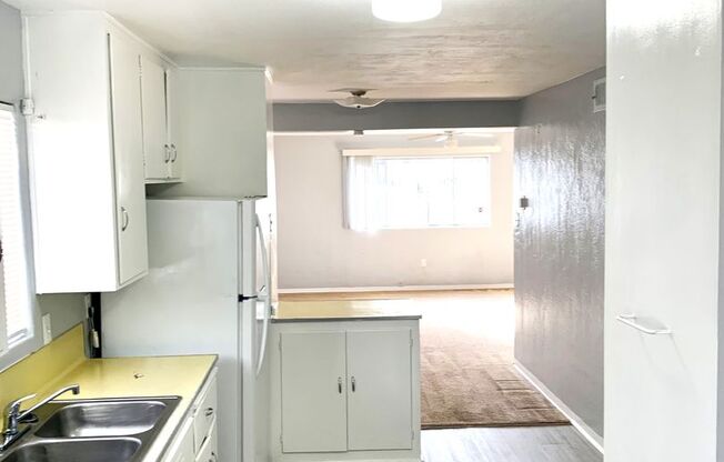 1 bed, 1 bath, 745 sqft, $950, Unit 6723 Bell