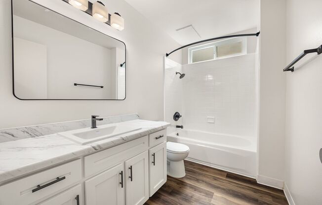 2 beds, 1 bath, 905 sqft, $1,470, Unit 18