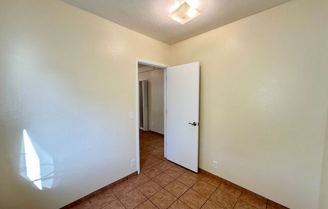 2 beds, 1 bath, $2,300, Unit UNIT B