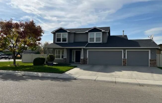 Great location, 3 bedroom 2.5 bath home in Nampa