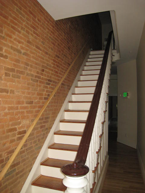 1 bed, 1 bath, 898 sqft, $1,350, Unit B