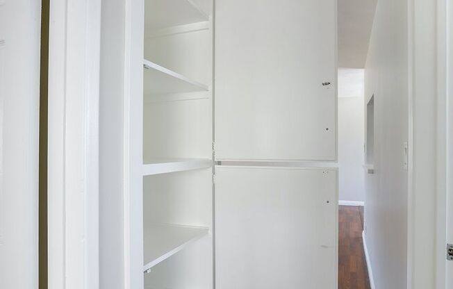 2 beds, 1 bath, 961 sqft, $2,100, Unit 13