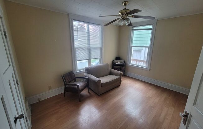 4 beds, 1 bath, $1,600