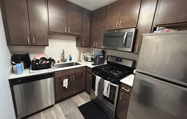 2 beds, 1 bath, $1,395, Unit 116