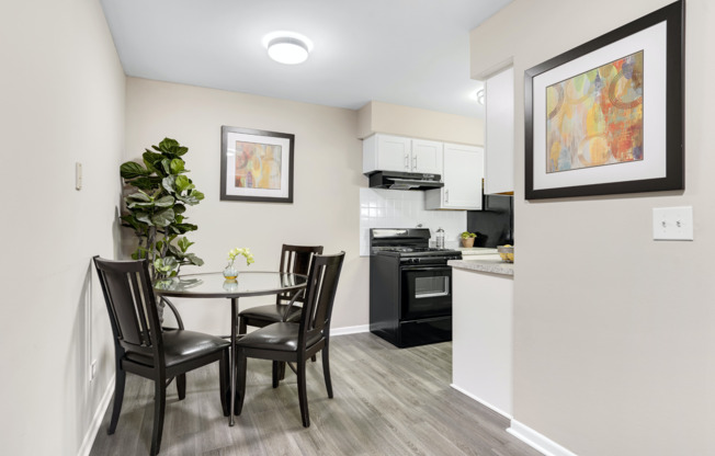 Dining Room | Apartments For Rent in Mount Prospect Illinois | The Element