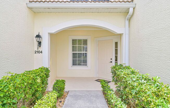 ***FULLY FURNISHED - 2/2 condo with LAKE VIEWS in Colonial Country Club ***