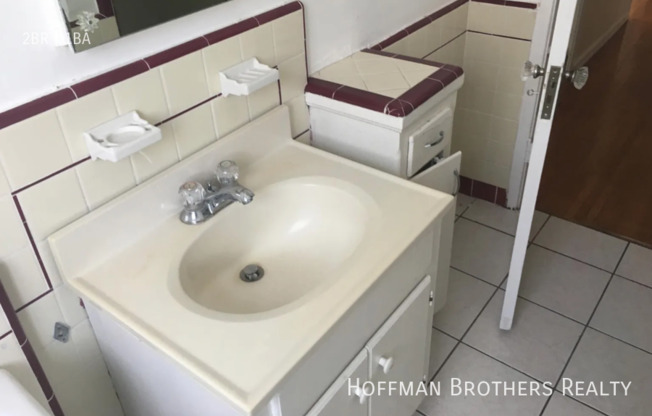 2 beds, 1 bath, $2,895