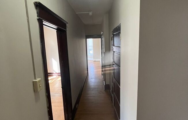 1 bed, 1 bath, $1,100, Unit 52-2FS