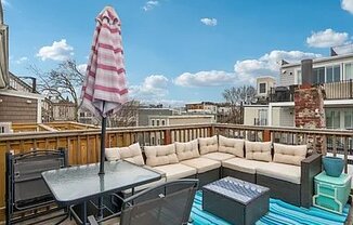 115 W 7 ST