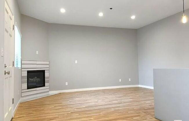 10560 Santa Monica Blvd Apt 205