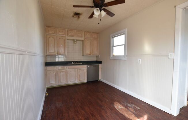 2 beds, 1 bath, $1,700