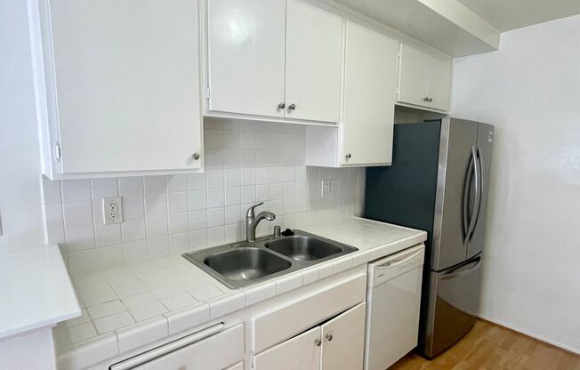 2 beds, 1.5 baths, $2,795, Unit 40-2