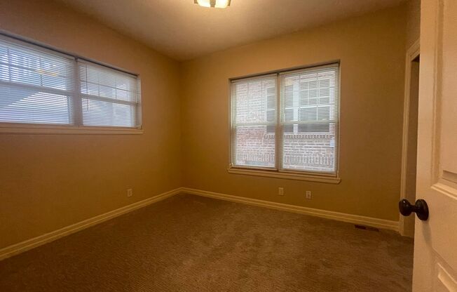 2 beds, 1 bath, 1,250 sqft, $1,650, Unit 615 - Unit 101 Duplex B1250