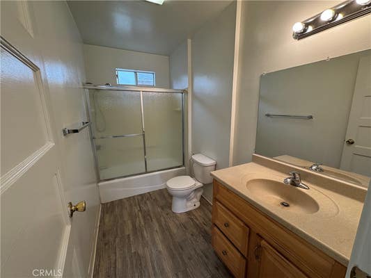 1064 W 18 ST