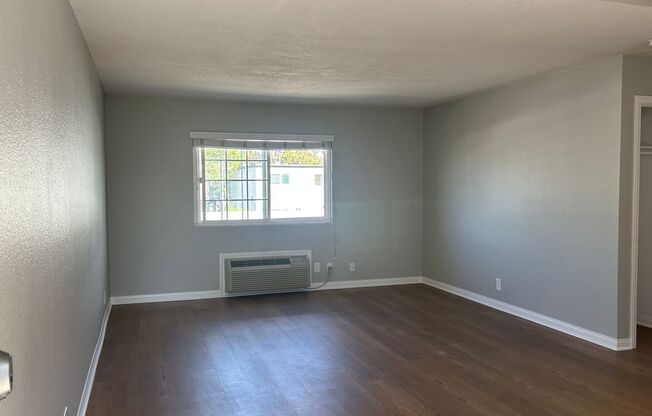 2 beds, 1 bath, 920 sqft, $2,750, Unit K9