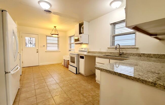 3 Bedroom, 2 Bath home in Casa View!