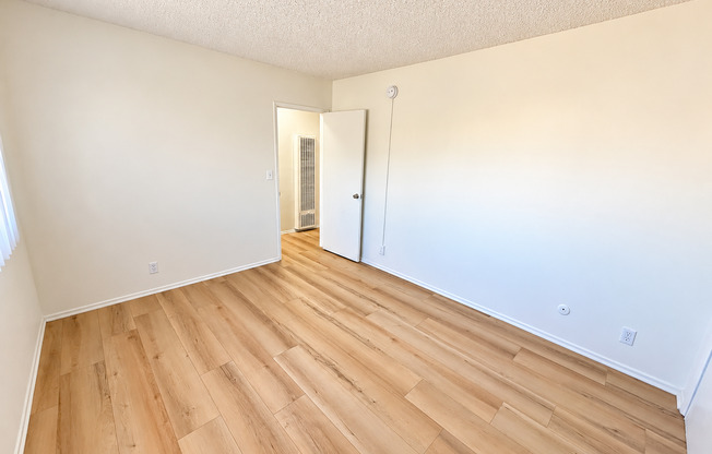 2 beds, 1 bath, 950 sqft, $2,295, Unit 39