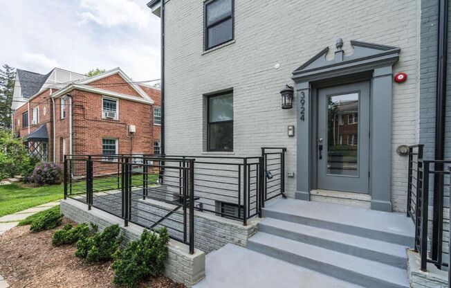 Glover Park Beauty with Parking