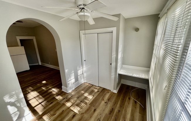 208 S 9 ST