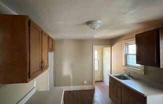 3 beds, 1 bath, $1,000