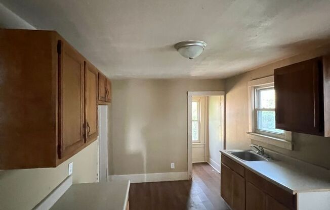 3 beds, 1 bath, $1,000