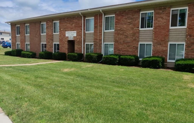 A brick building with a sign that says