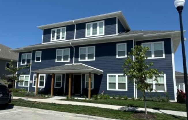 2 beds, 2 baths, 1,188 sqft, $1,795, Unit 10119 S 131st Street Unit 204 B1188 S10