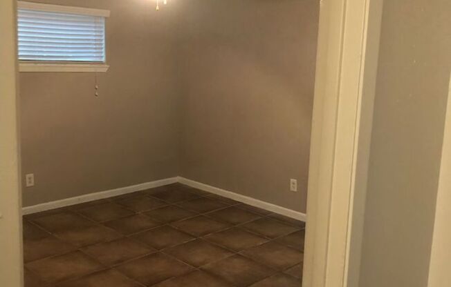 1 bed, 1 bath, 705 sqft, $900, Unit 25