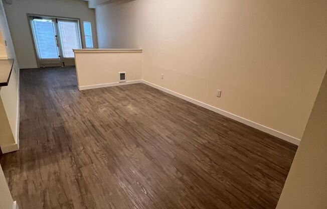 1 bed, 1 bath, 864 sqft, $1,795, Unit 100