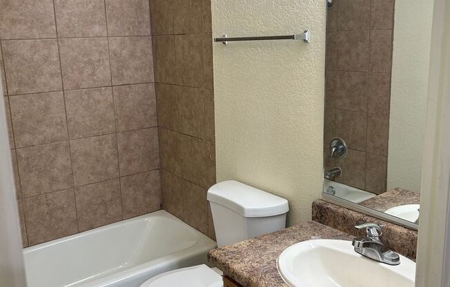 2 beds, 2 baths, 957 sqft, $1,015, Unit 62