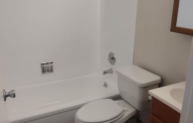 1 bed, 1 bath, 592 sqft, $1,250, Unit 010