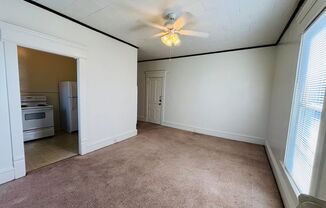 2 beds, 1 bath, $975, Unit 3