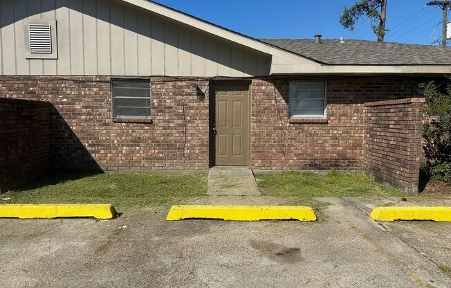 2B/1B Apartment Available in Moss Bluff**First Full Month Free