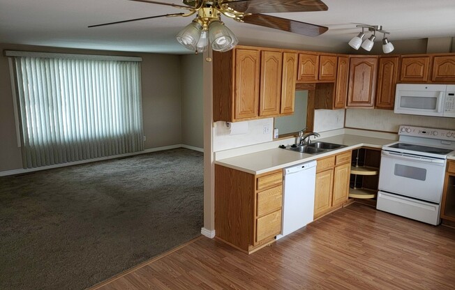 Move in ready 4 bedroom home For Rent on Shadowglen Dr