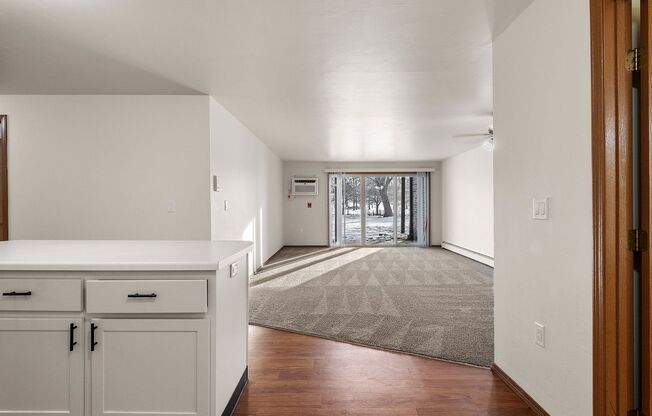 1 bed, 1 bath, 950 sqft, $1,129.99, Unit 1140-04