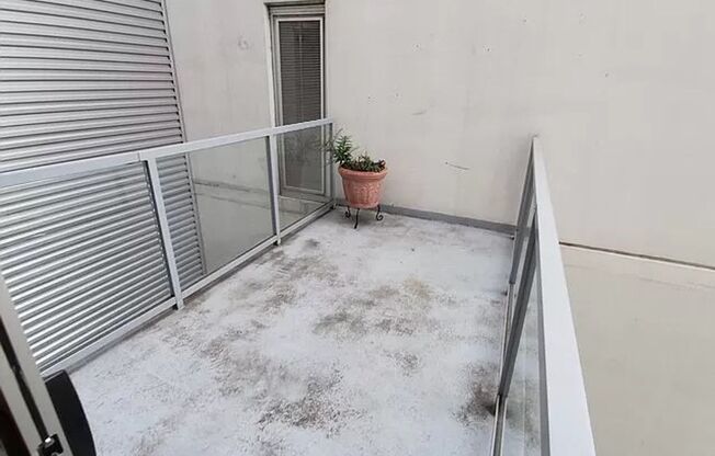 South Loop 1 Bedroom with Huge Balcony and Great Views