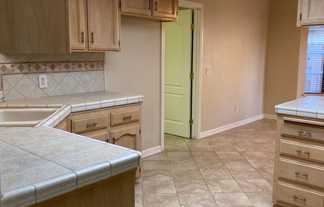 Beautiful Tulare Home Move In Ready