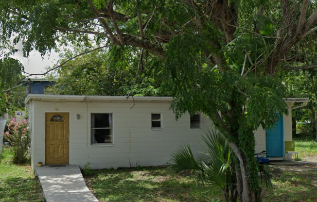 746 S LEE AVE