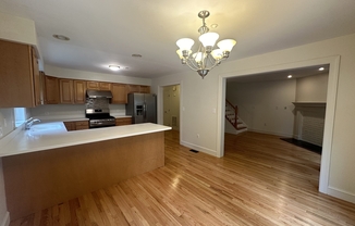 3 beds, 2.5 baths, 1,778 sqft, $4,000, Unit 18