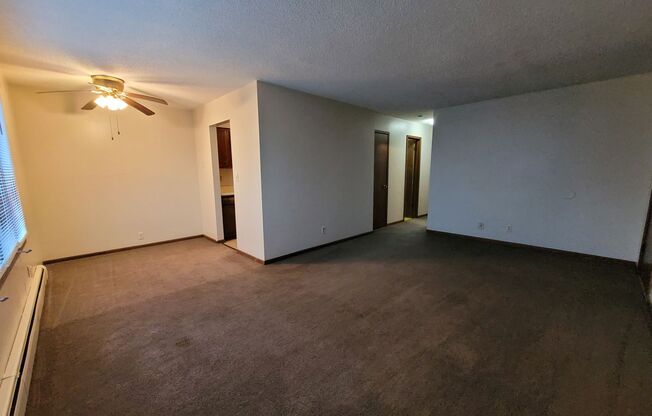 2 beds, 1 bath, 820 sqft, $730, Unit 02