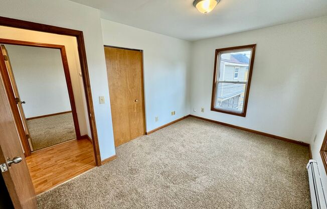 2 beds, 1 bath, $1,245, Unit 4