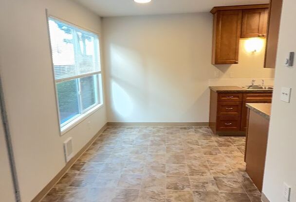 2 beds, 1.5 baths, 920 sqft, $1,595, Unit 55