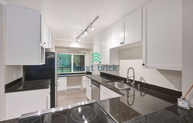 Beautiful home with 2 beds and 1 bath for rent in Downtown Bellevue