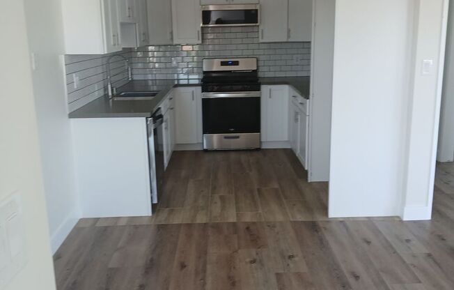 2 beds, 1 bath, $2,850