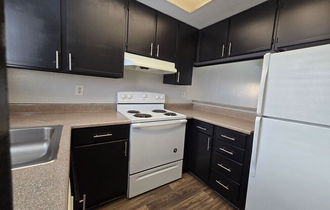 2 beds, 1.5 baths, 992 sqft, $1,350, Unit 900B