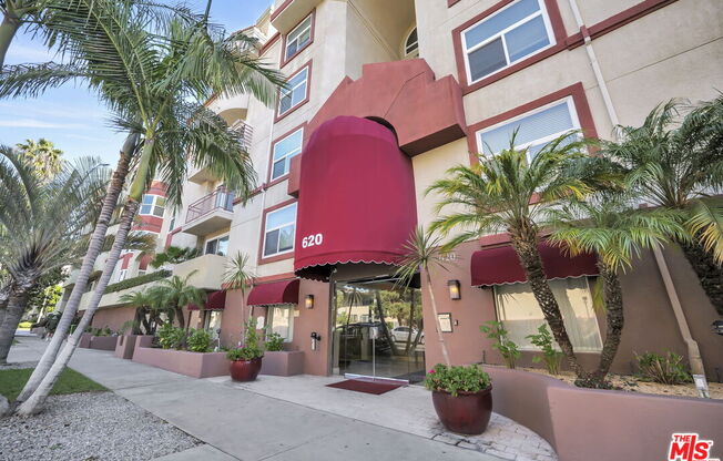 2 beds, 2 baths, 942 sqft, $559,900, Unit 135