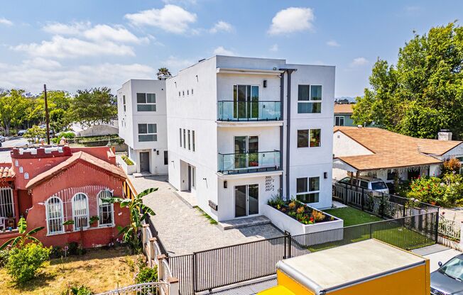 2055 S Garth