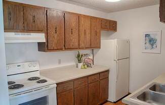 Fully Furnished Kitchen at Creek Point Apartments, Hopkins, MN, 55343