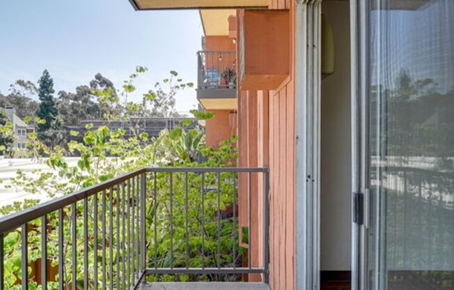 1 bed, 1 bath, 700 sqft, $2,095, Unit 13