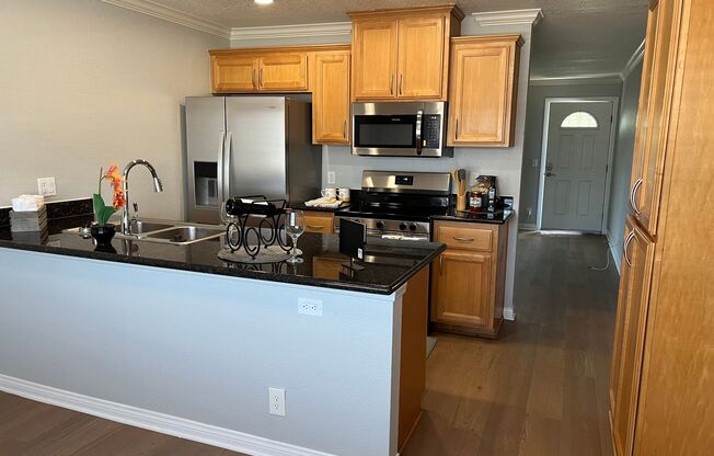 2 beds, 1 bath, 850 sqft, $2,775, Unit F-2